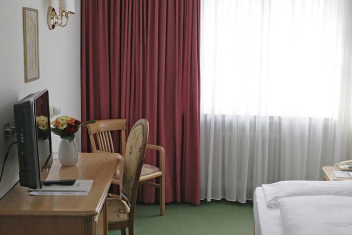 Room 3 of 70