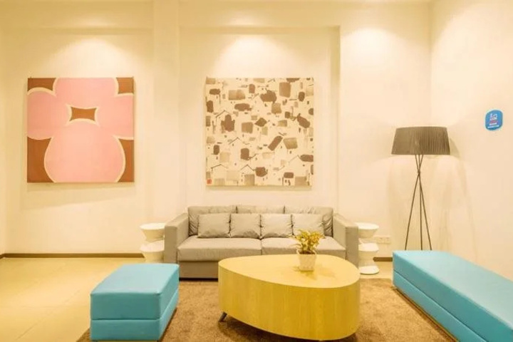 Room 11 of 19