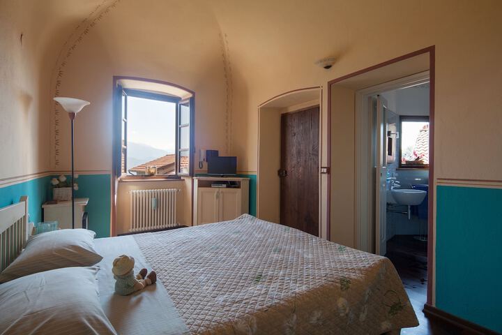Room 4 of 40