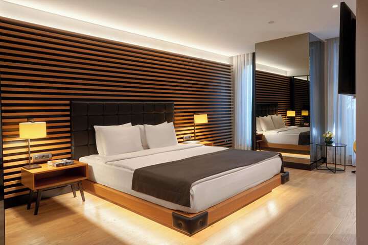 Room 42 of 94