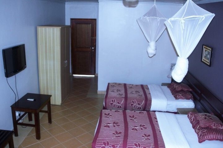 Room 9 of 96