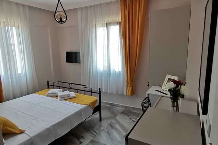 Room 3 of 108