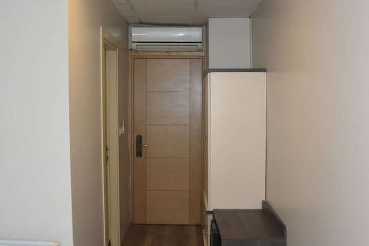 Room 9 of 14