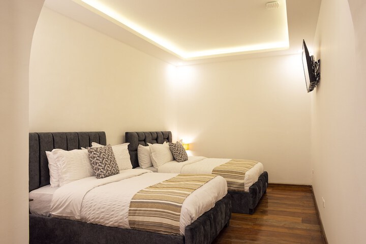 Room 6 of 27