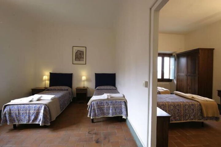 Room 8 of 48