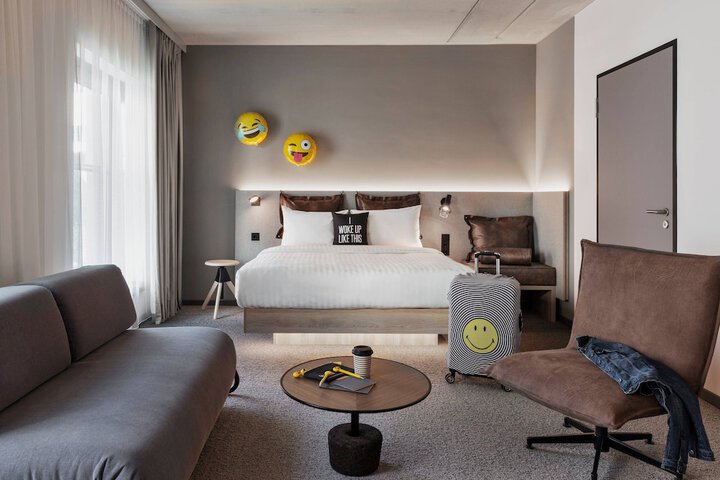 Room 9 of 45