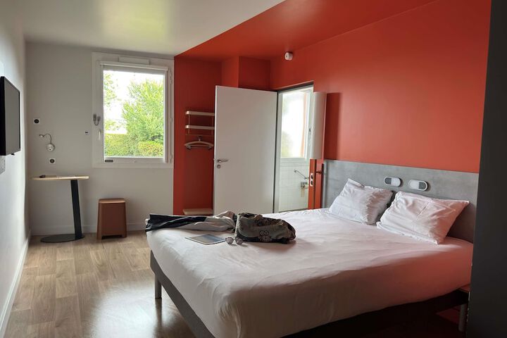Room 5 of 42