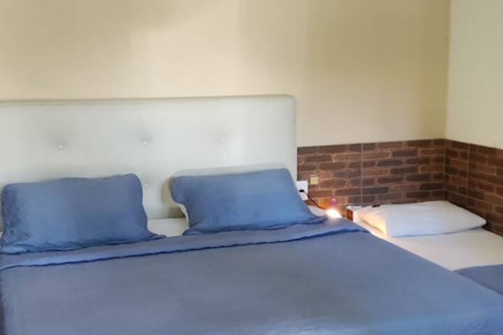 Room 8 of 74