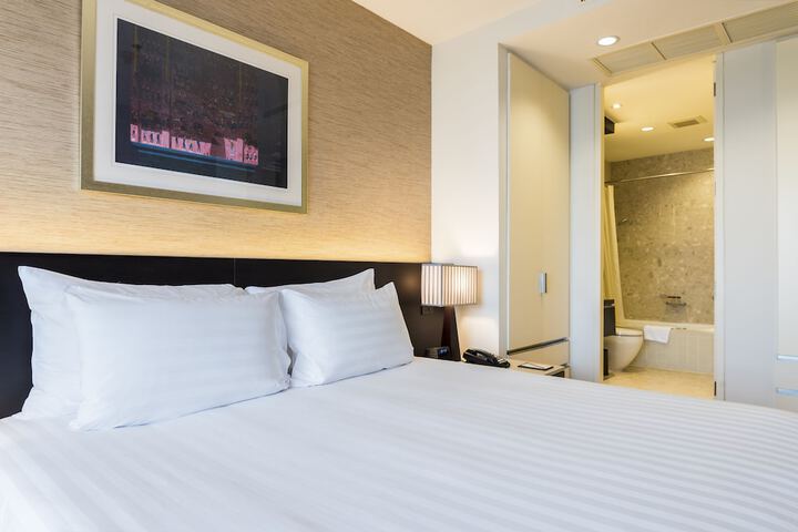 Room 26 of 280