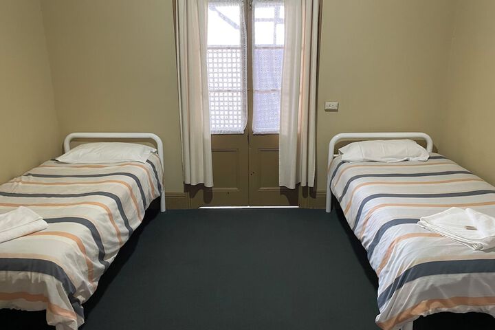 Room 10 of 17