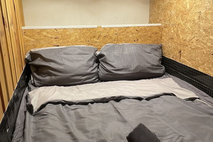 Room 9 of 60