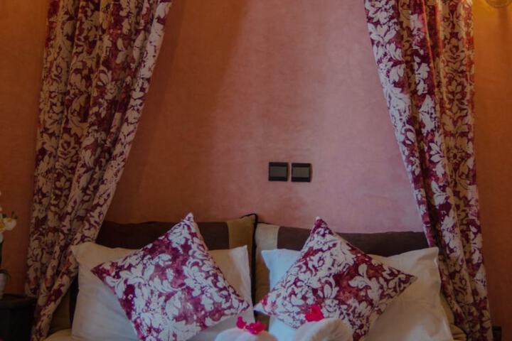 Room 17 of 93