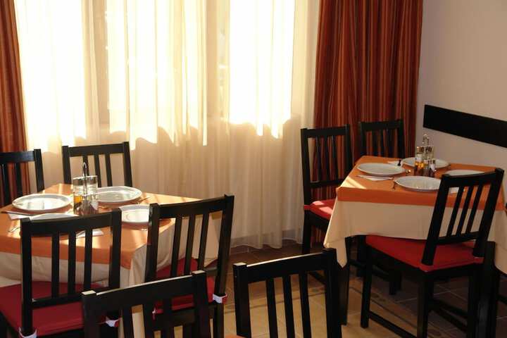 Dining 44 of 53