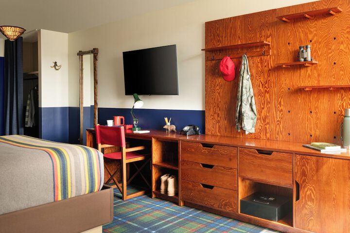 Room 13 of 50