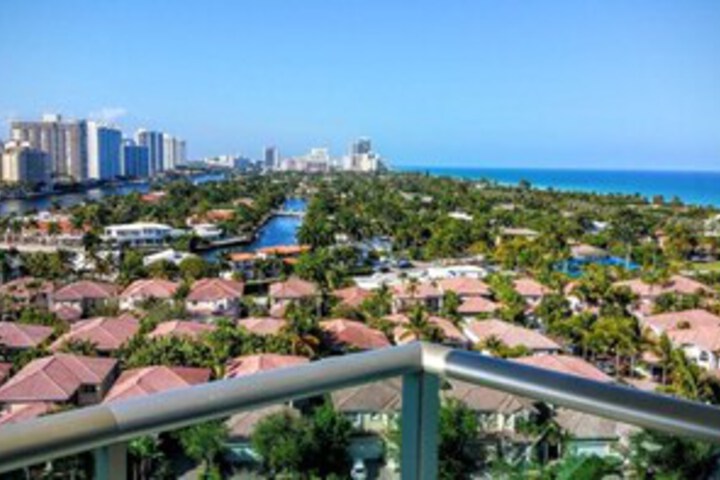 Exterior of 1 Bedroom Bay & Ocean View Or1520