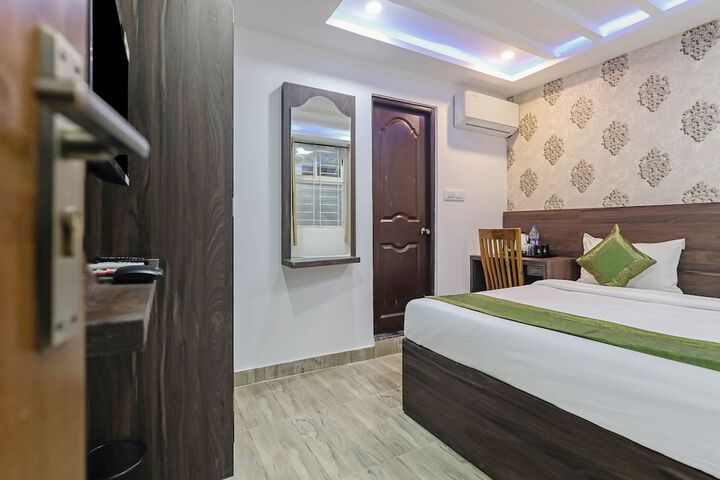 Room 14 of 37