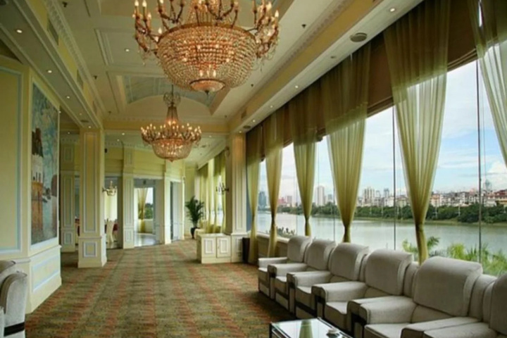 Entrance & Lobby