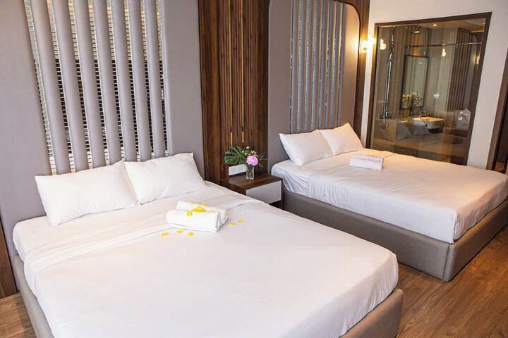 Room 25 of 63