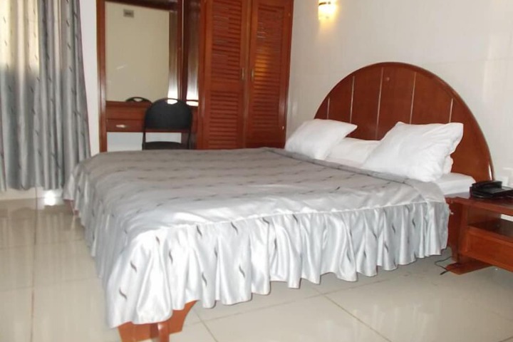 Room 10 of 43