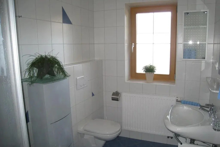 Room 6 of 9