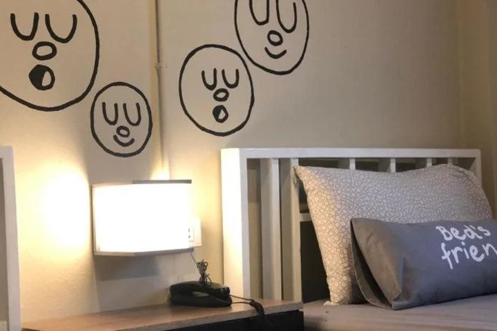 Room 6 of 26