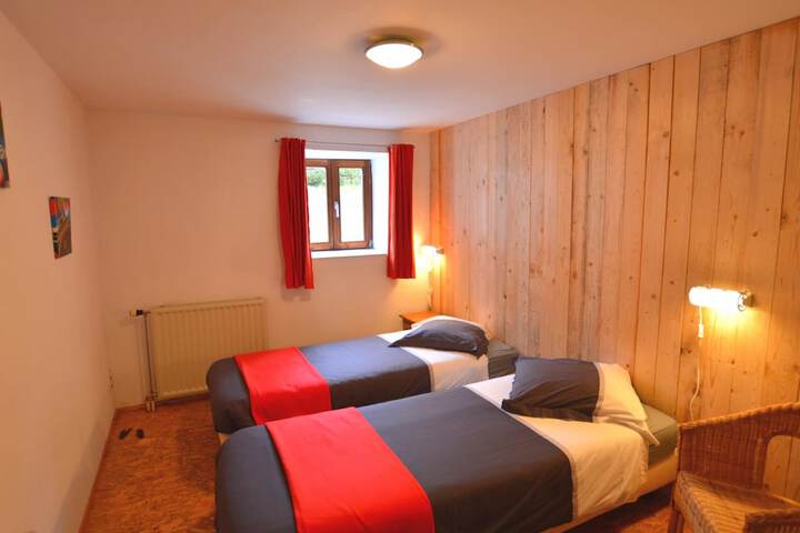 Room 8 of 44