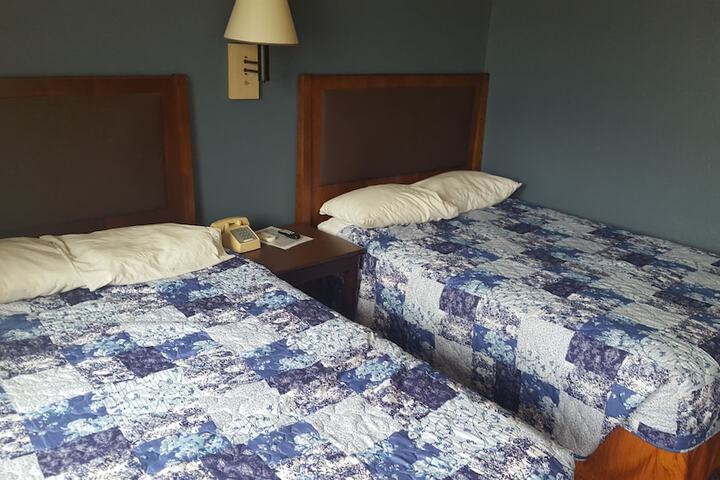 2 Double Beds (1 of 4)