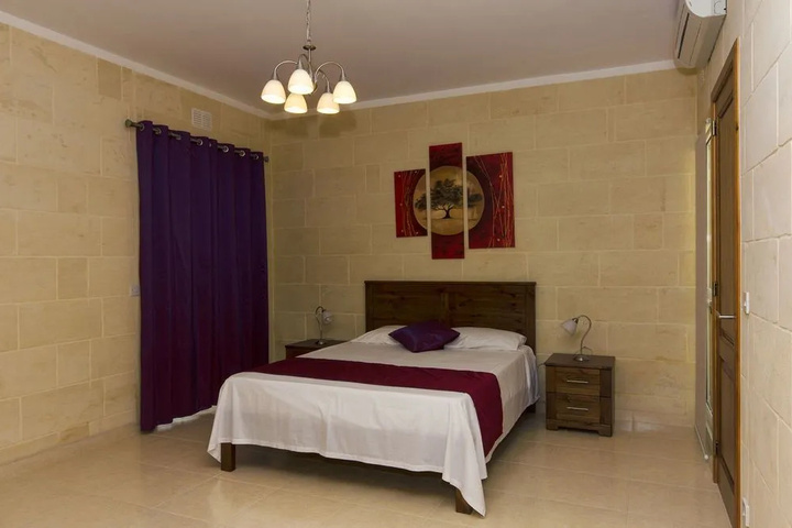 Room 4 of 14