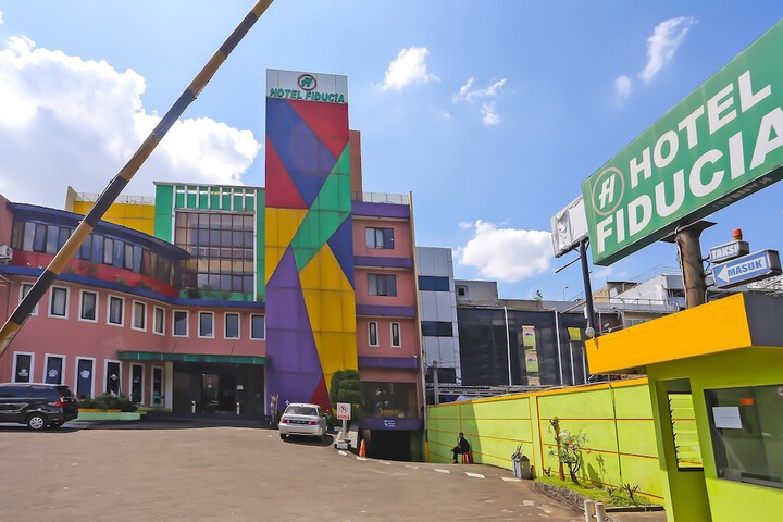 Townhouse OAK Hotel Fiducia Pasar Minggu