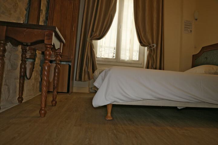 Room 16 of 52