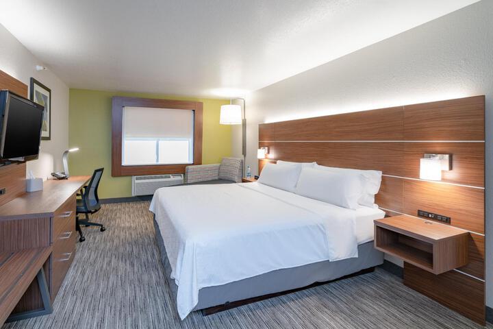 1 King Bed (3 of 5)