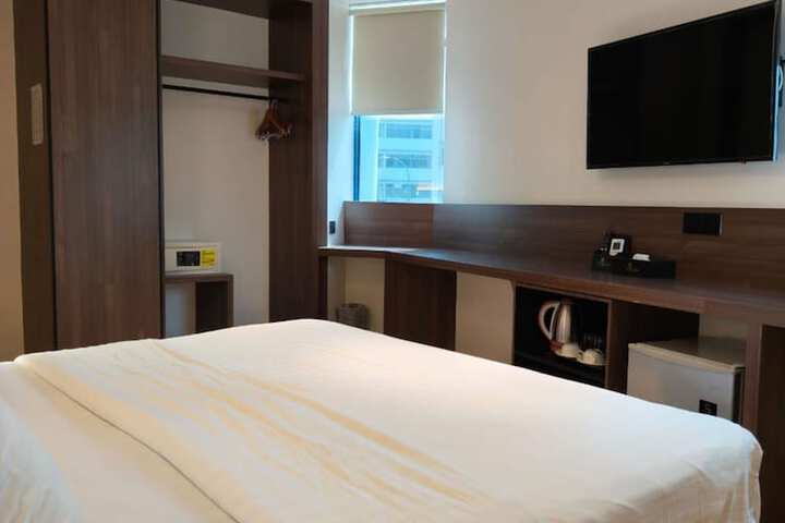 Room 15 of 27