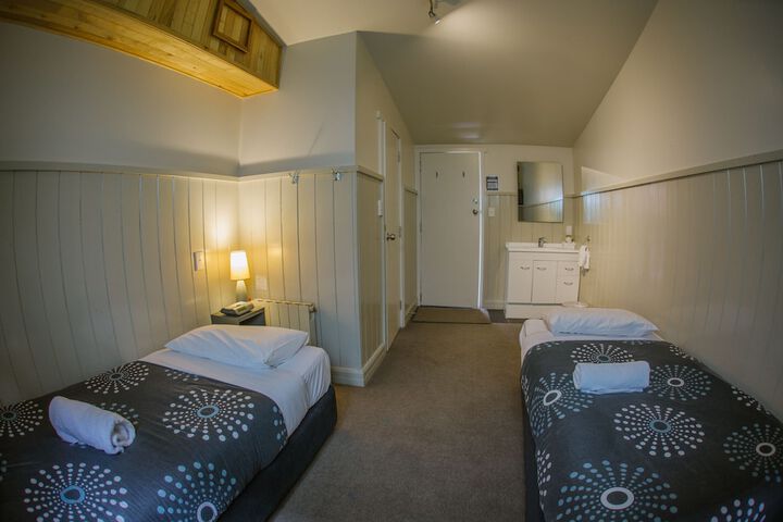Room 7 of 38