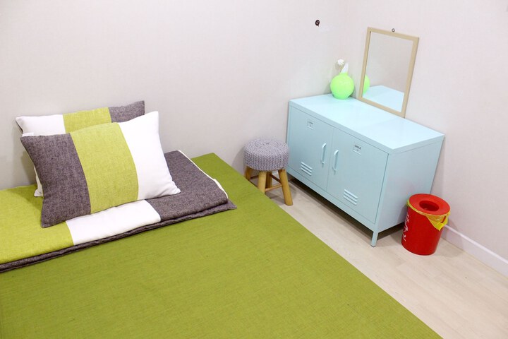 Room 22 of 82