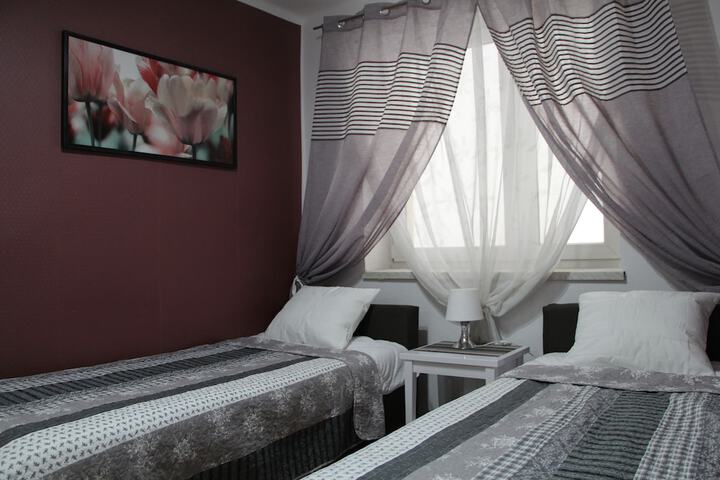 Room 100 of 159