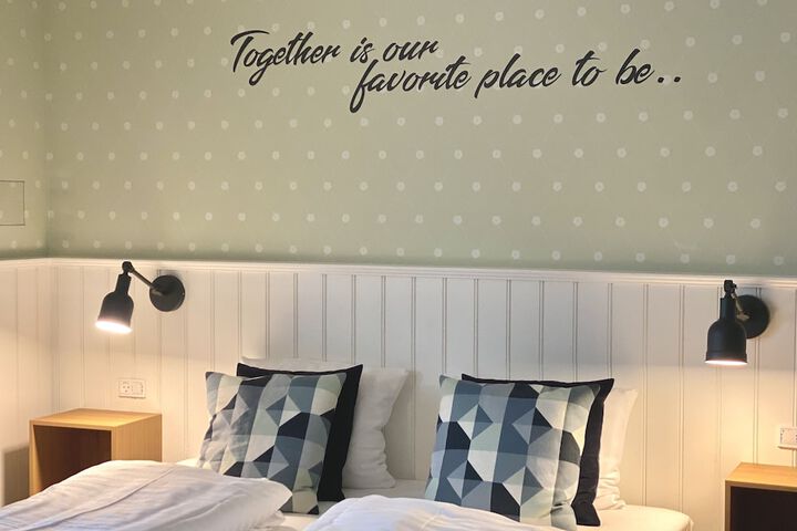 Room 16 of 127