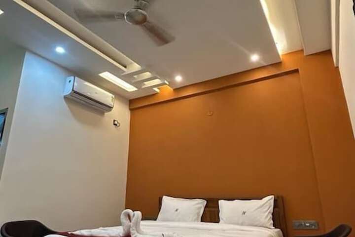 Room 8 of 14
