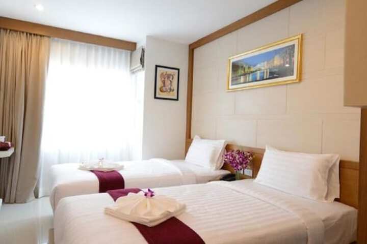 Room 13 of 26