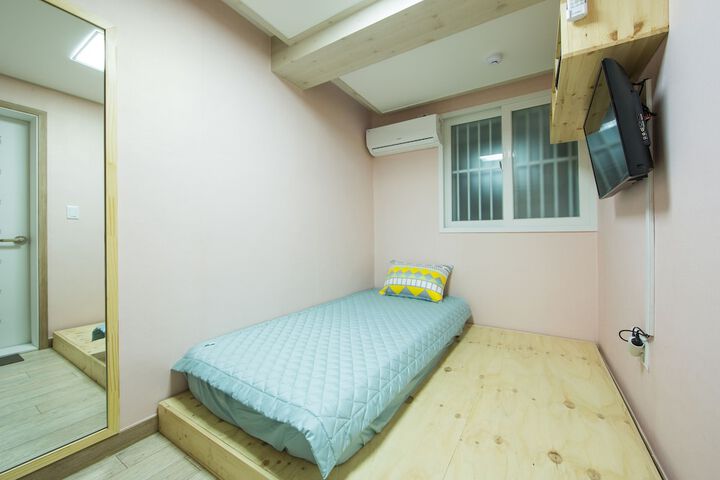 Room 5 of 35