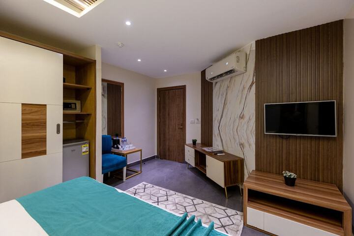 Room 10 of 103
