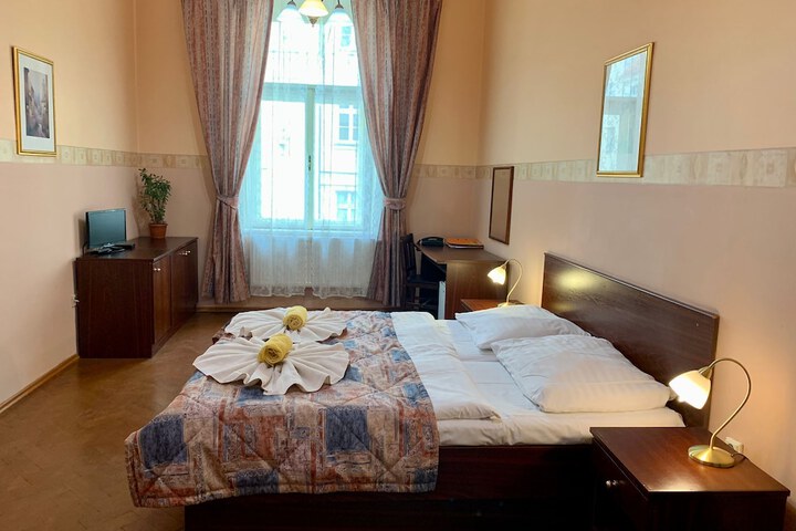 Room 2 of 6