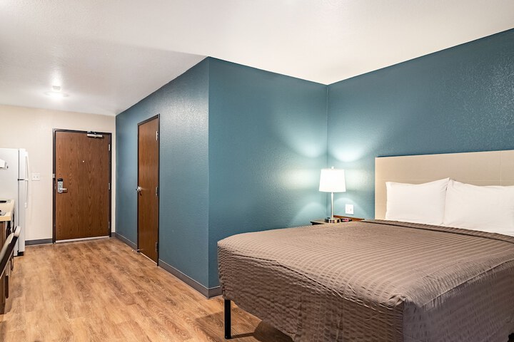 1 Queen Bed (18 of 19)