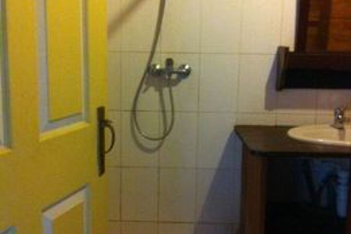 Room 6 of 85