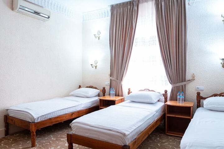 Room 27 of 132