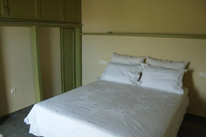 Room 2 of 16