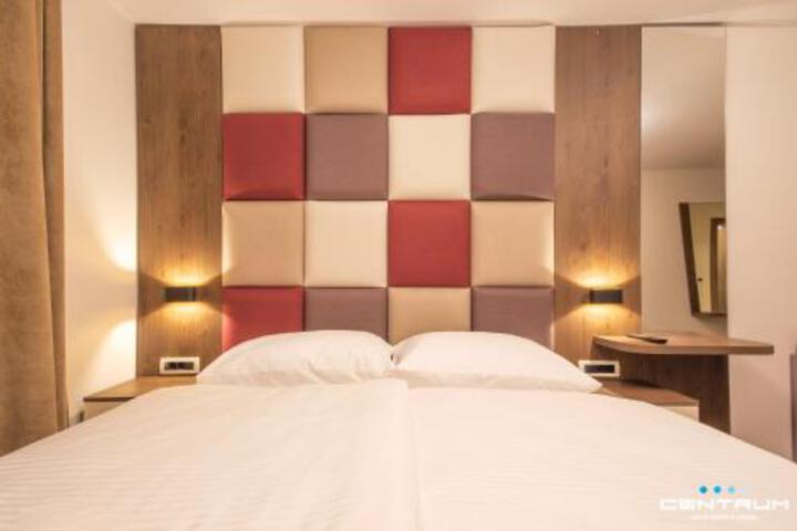 Room 1 of 1