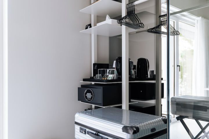 Room 10 of 42