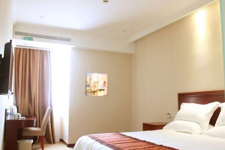 Room 12 of 40