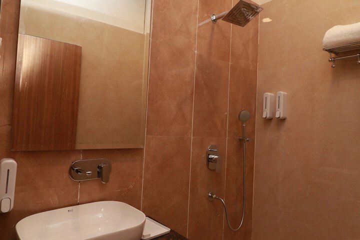 Room 6 of 22