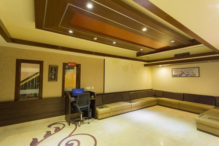 Entrance & Lobby